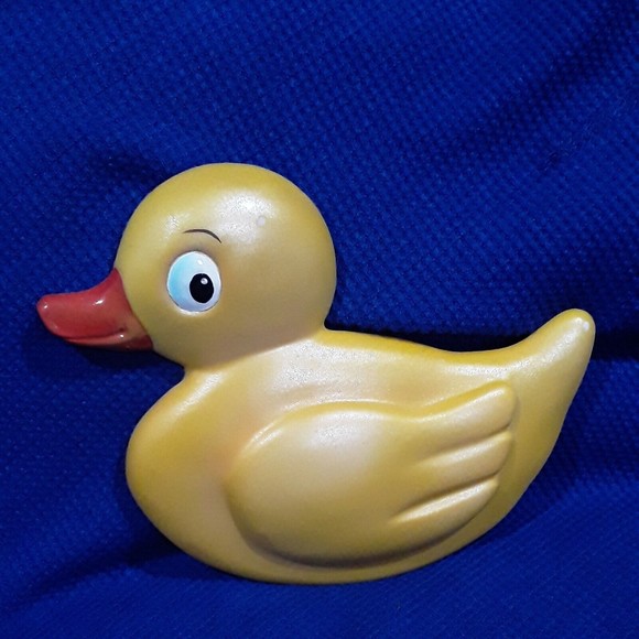 COPY - Vintage Yellow Duck Ceramic Bathroom Wall Hanging - Picture 3 of 6